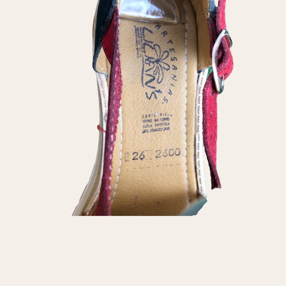 Womens leather Sandals Close Toe 9.5M Buckle Ditsy Floral Great Condition - Picture 6 of 7